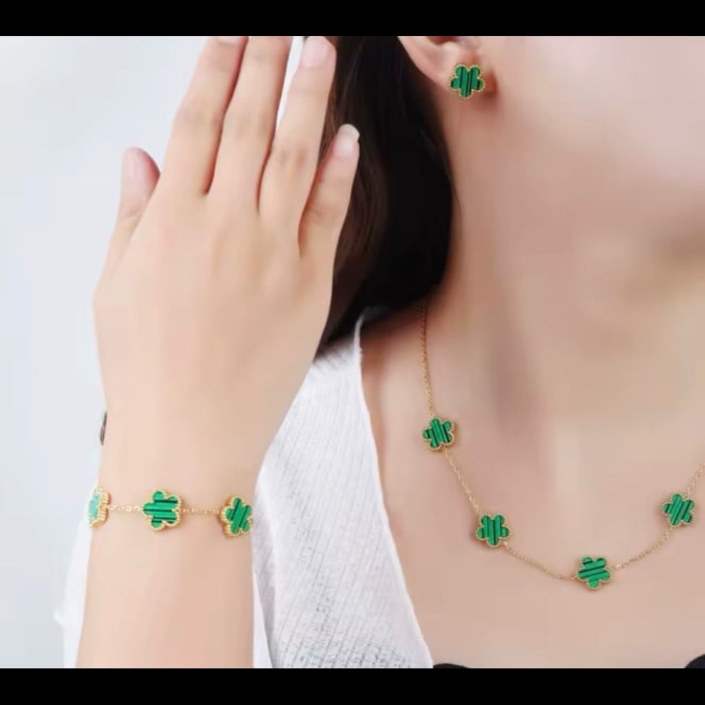 Gorgeous Gold Plated Clover Set In Emerald Green Enamel # 323